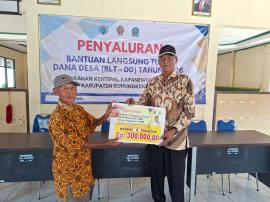 PEMERINTAH KALURAHAN KENTENG SERAHKAN BLT DANA DESA BULAN OKTOBER TAHUN ANGGARAN 2026